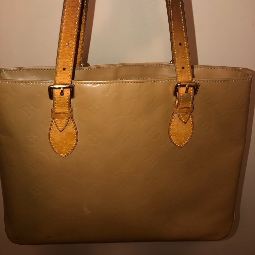 Authentic Louis Vuitton LV Brentwood Tan Tote Bag Monogram Vernis